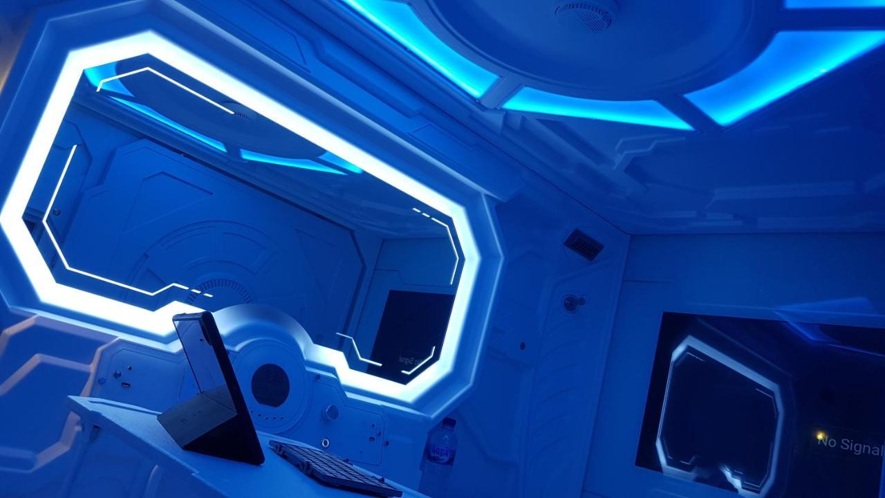 Apollo Capsule Hotel Ende Exterior photo