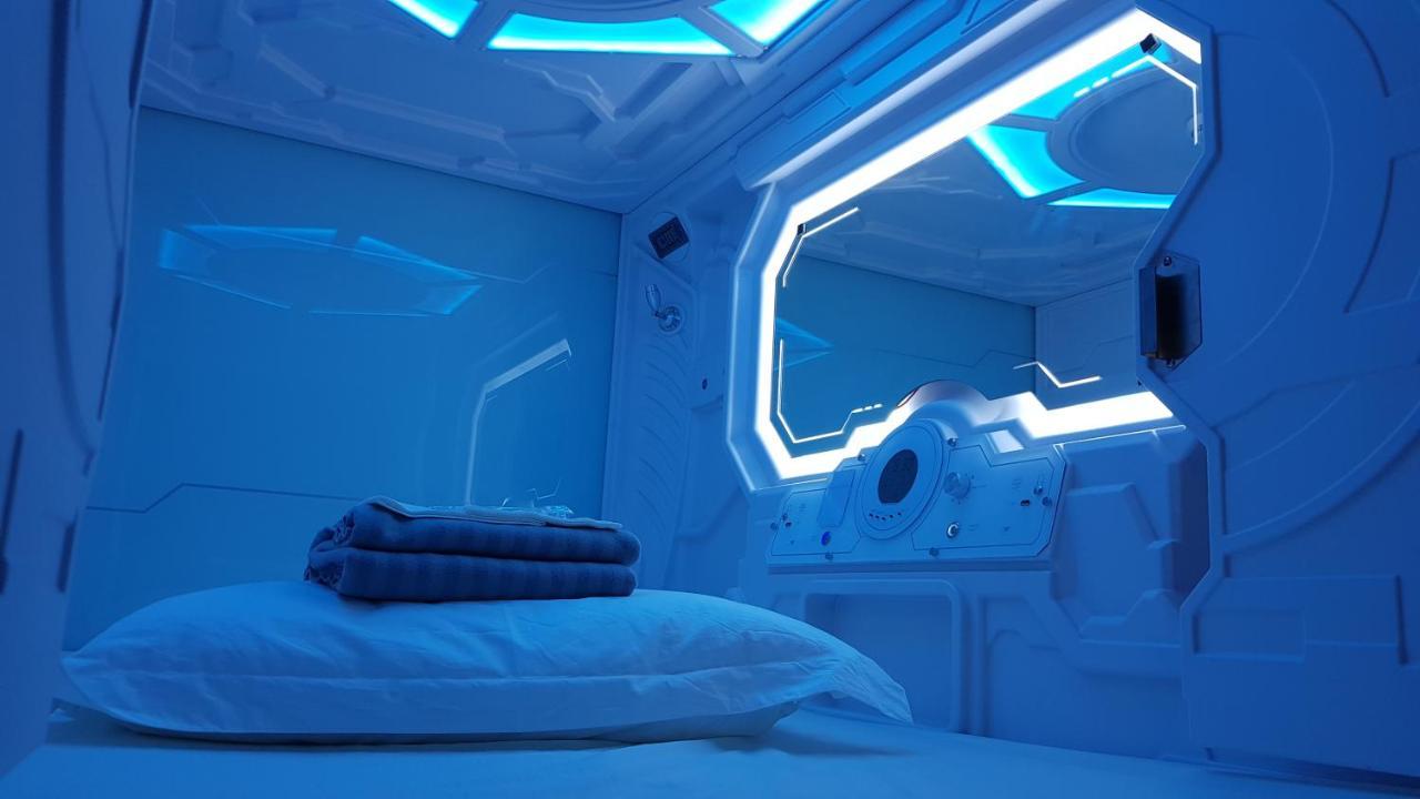 Apollo Capsule Hotel Ende Exterior photo